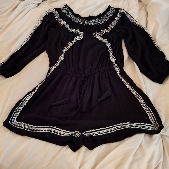 Blue Island women's Black And White Embroidered Romper - Picture 3 of 7